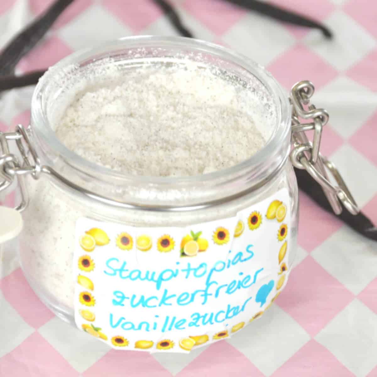 Vanillezucker selber machen ohne Zucker, dafür aber mit Erythrit bzw. Xucker Light und nur 2 Zutaten.