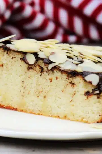 Kann man einen Marzipankuchen ohne Zucker aus nur zwei Zutaten backen? Ja, man kann. Und wie einfach es tatsächlich sein kann, so einen köstlichen Kuchen ganz ohne Zucker und ohne Mehl zu Backen, das erfährst du jetzt.