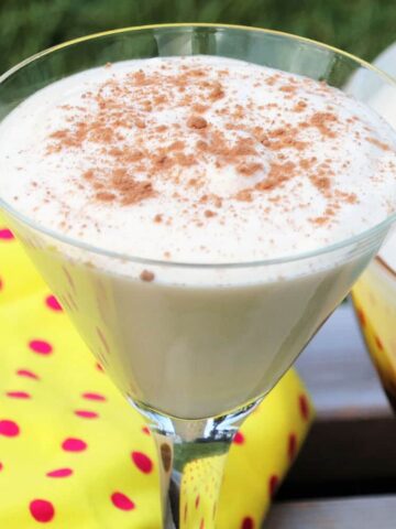 Von dieser Low Carb Vanille Dessert Creme wirst nicht nur du, sondern auch dein Besuch begeistert sein. Die Creme ist einfach herzustellen, sie lässt sich gut vorbereiten und schön und schnell anrichten. Wenn du also auch mal vielen Gästen ein wunderbares Low Carb Dessert servieren möchtest, dann solltest du diese Low Carb Vanille Dessert Creme unbedingt ausprobieren.