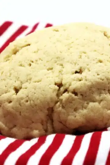 Dieser Low Carb Quark-Öl-Teig mit Mandelmehl eignet sich hervorragend zum Low Carb Backen.