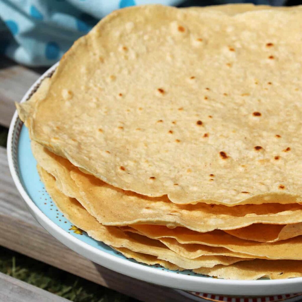Das Rezept für diese Low Carb Wraps ist wirklich fantastisch, denn diese selbstgemachten Low Carb Wraps machen ihren kohlenhydrat-reichen Pendant ernst zunehmende Konkurrenz.