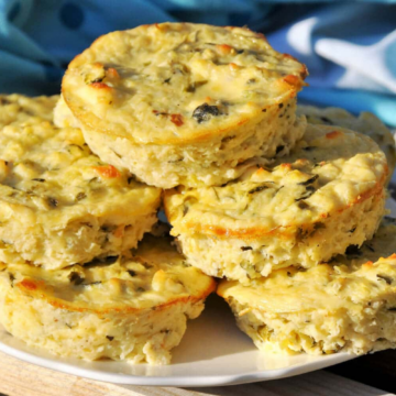 Low Carb Zucchini-Feta Muffins für ein gesundes, proteinreiches Abendessen: