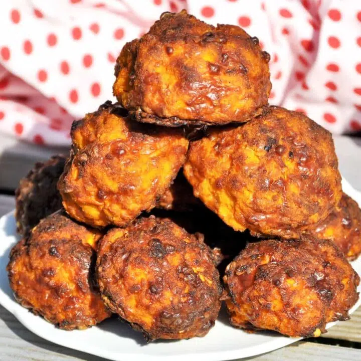 Rezept für Low Carb Kürbis Bällchen als Snack oder zum Mitnehmen.
