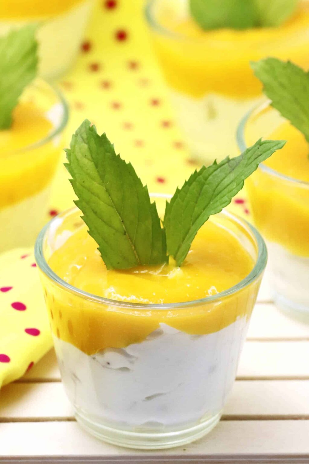 Low Carb Quark Dessert Im Glas Mit Mango Und Walnüssen - Staupitopia ...