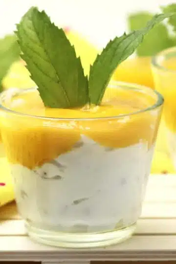 Schnelles Low Carb Dessert Rezept mit Quark und Mango