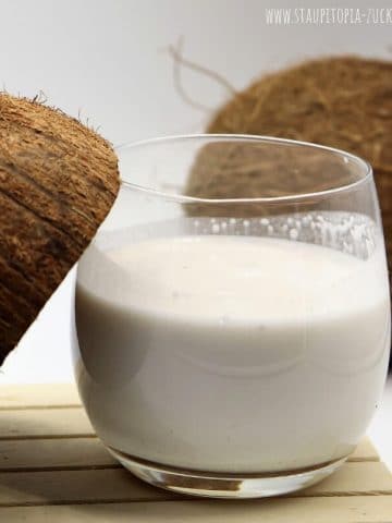 Kokosmilch aus frischer Kokosnuss selber machen