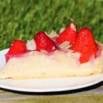 Low Carb Erdbeerkuchen Rezept mit Mandelmehl und Erythrit
