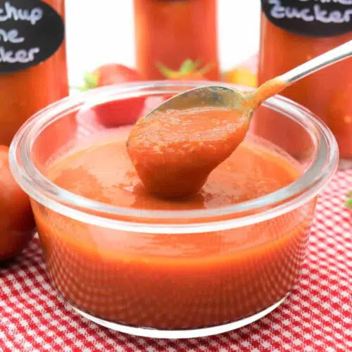 Gesunder Ketchup aus frischen Tomaten