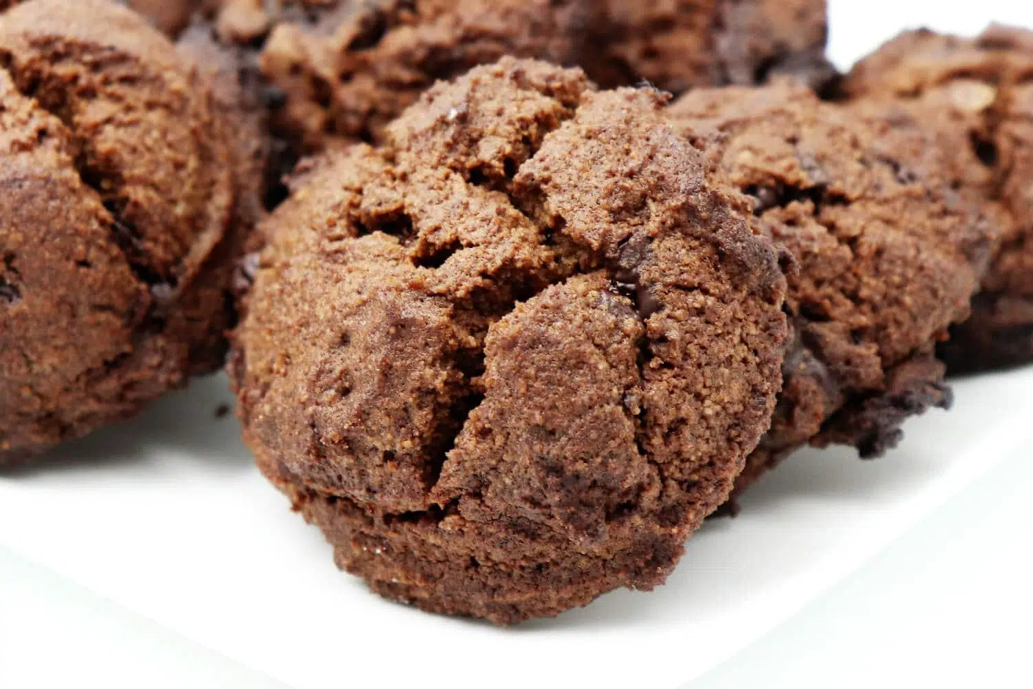 Weiche Schoko Cookies ohne Zucker und Mehl