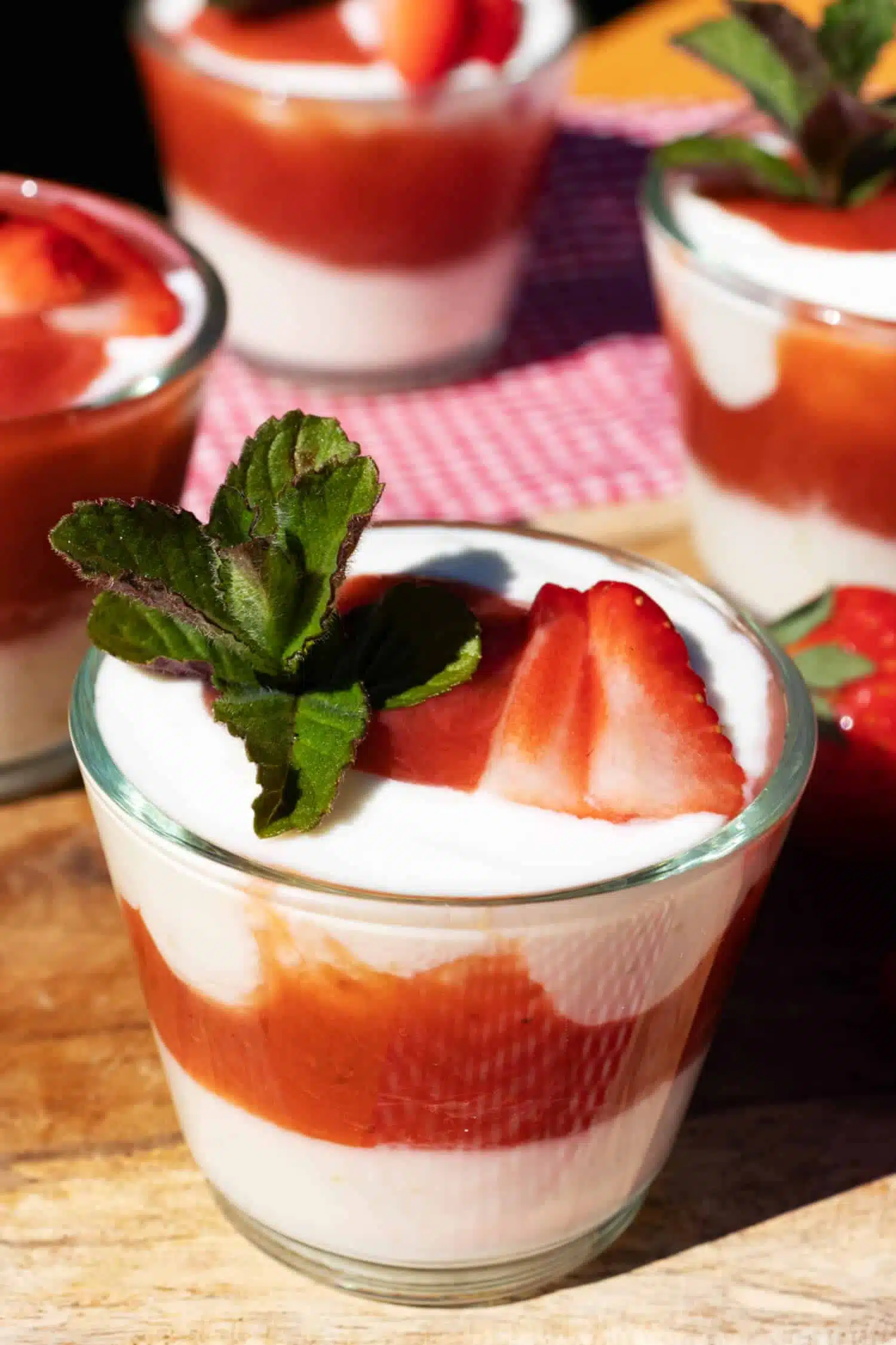 Erdbeer Rhabarber Joghurt Dessert ohne Zucker