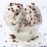 Low Carb Stracciatella Eis ohne Zucker selber machen