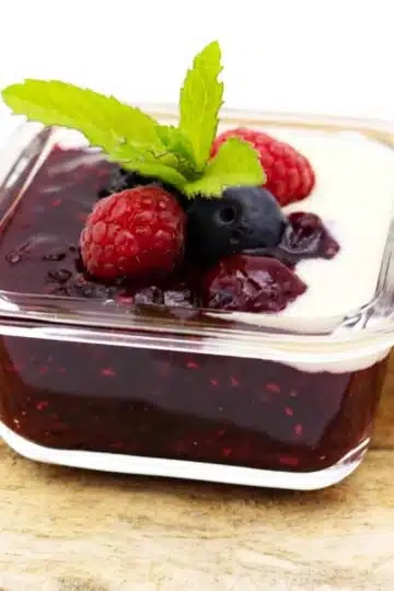 Rote Grütze mit Vanillesoße Rezept