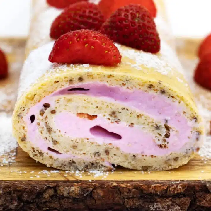 Gesunde Low Carb Erdbeerrolle backen