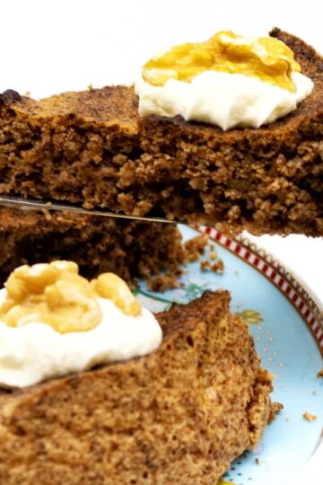 Walnusskuchen ohne Mehl und Zucker backen