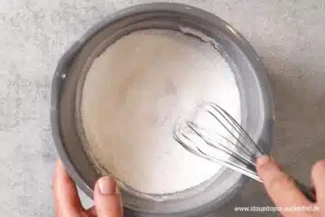 Zubereitung Low Carb Erdbeereis ohne Zucker Schritt 1