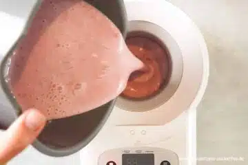 Zubereitung Low Carb Erdbeereis ohne Zucker Schritt 3