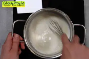 Zubereitung Zitronen Buttermilch Torte ohne Zucker Schritt 4