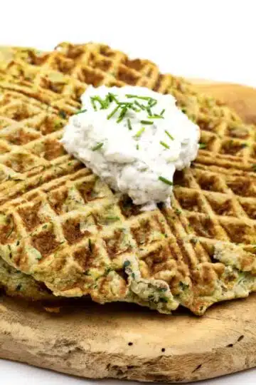 Rezept für herzhafte Zucchini Waffeln ohne Mehl