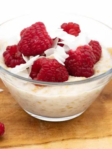 Low Carb Porridge mit Mandelmilch Rezept