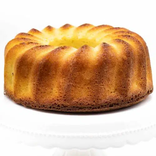 Eierlikörkuchen ohne Mehl und Zucker Rezept