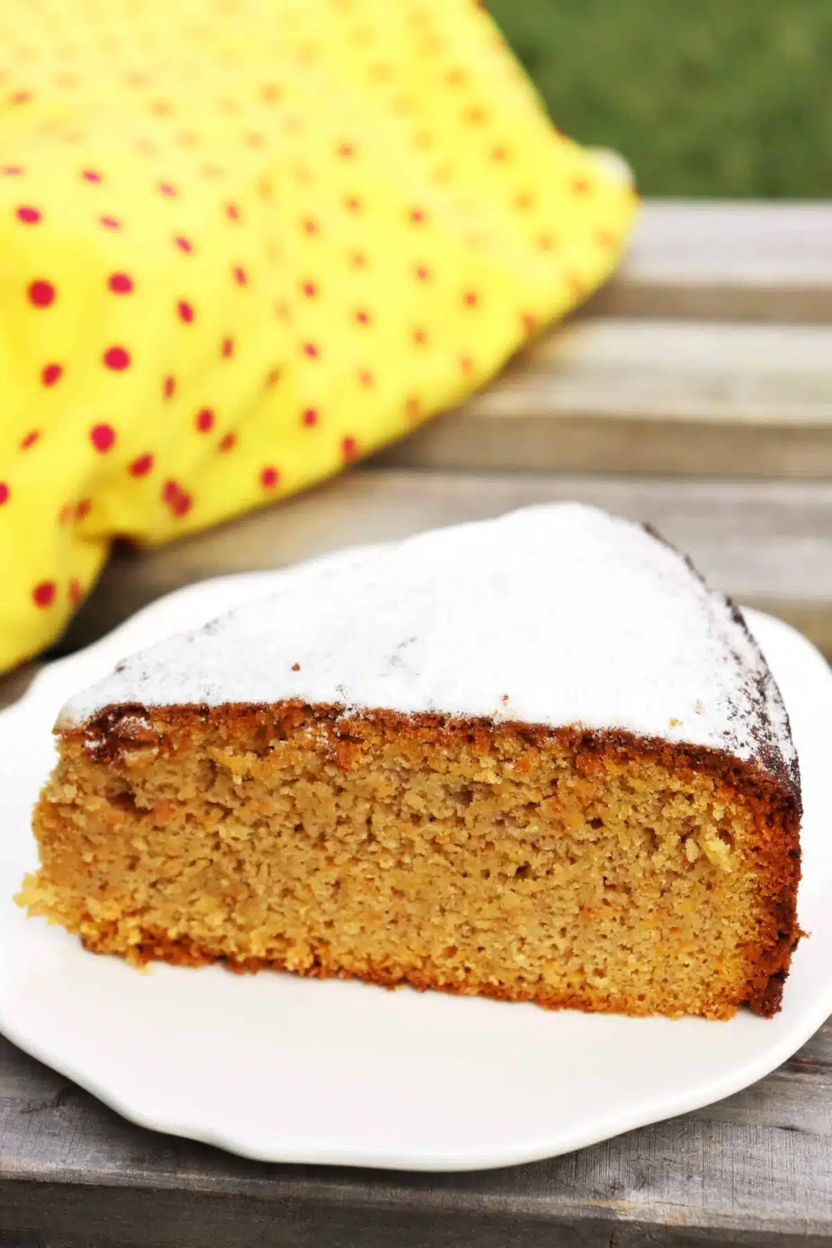 Saftiger Karottenkuchen mit Nüssen Low Carb