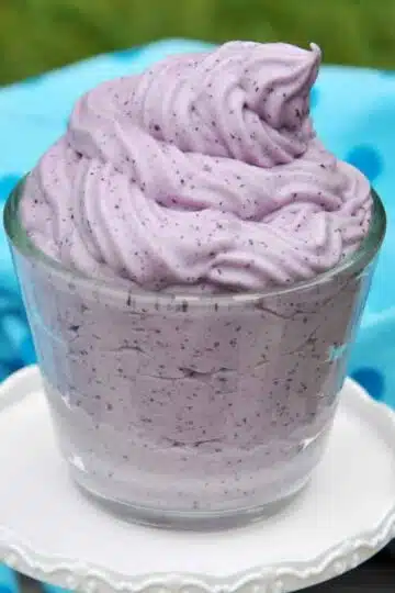 Frosting ohne Zucker mit Frischkäse und Blaubeeren Rezept