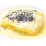 Dampfnudeln ohne Zucker selber machen mit Vanillesoße und Pflaumenfüllung