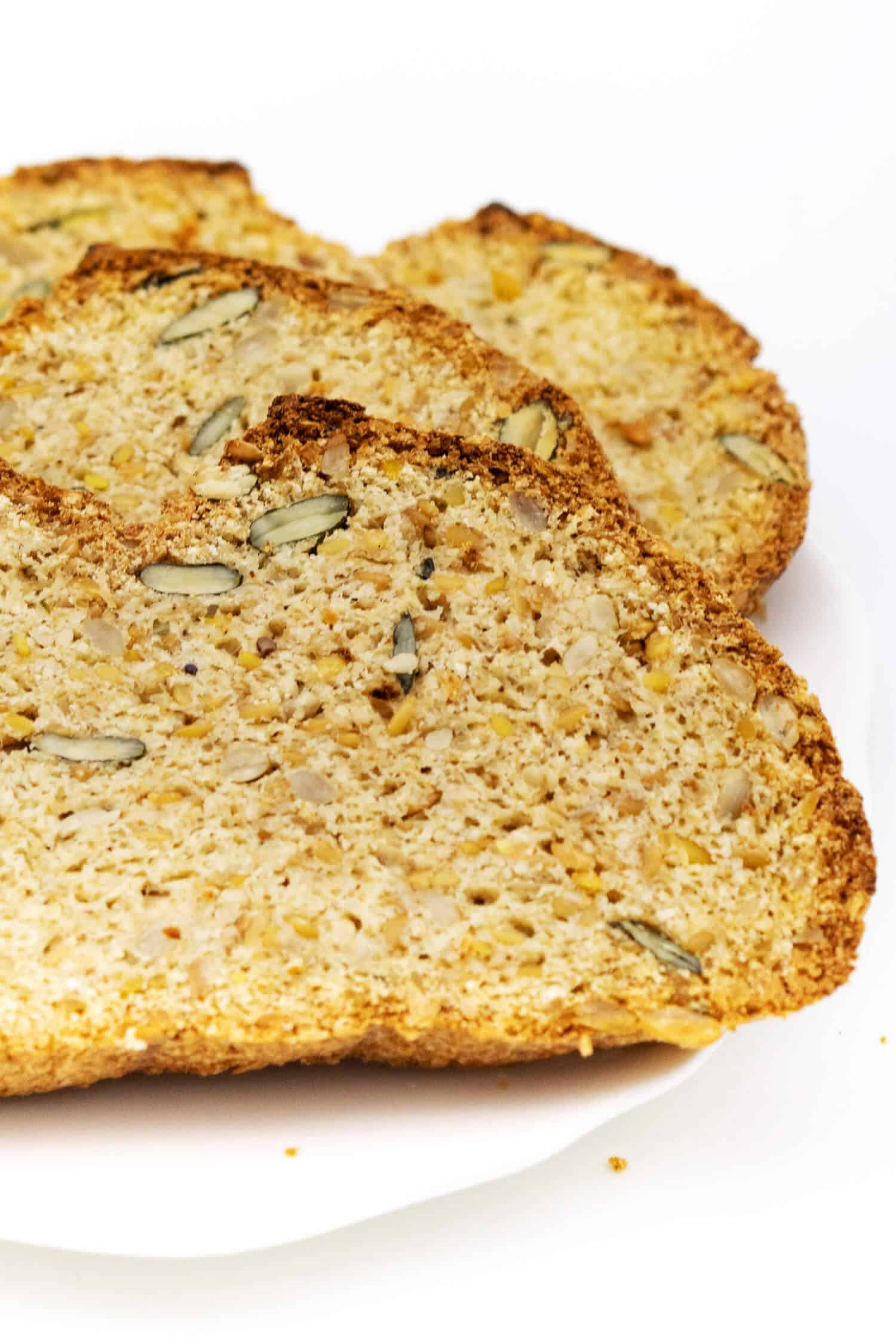 Glutenfreies Körnerbrot ohne Mehl mit Leinsamen
