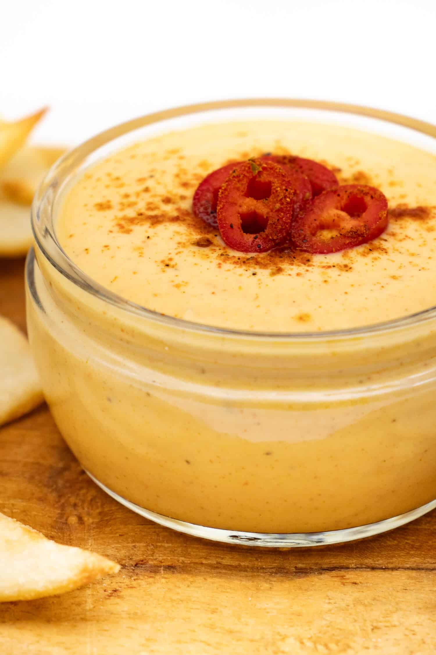 Low Carb Nacho Dip mit Hüttenkäse und Cheddar