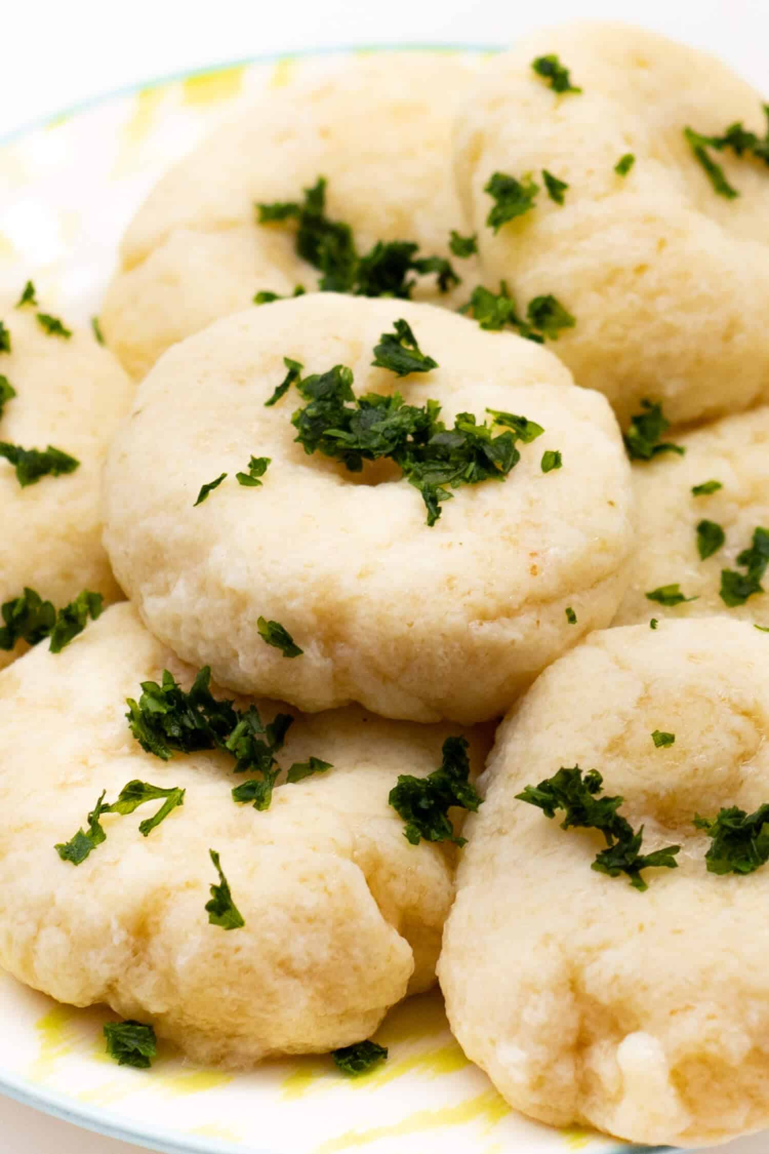 Low Carb Knödel Rezept ohne Mehl mit körnigem Frischkäse