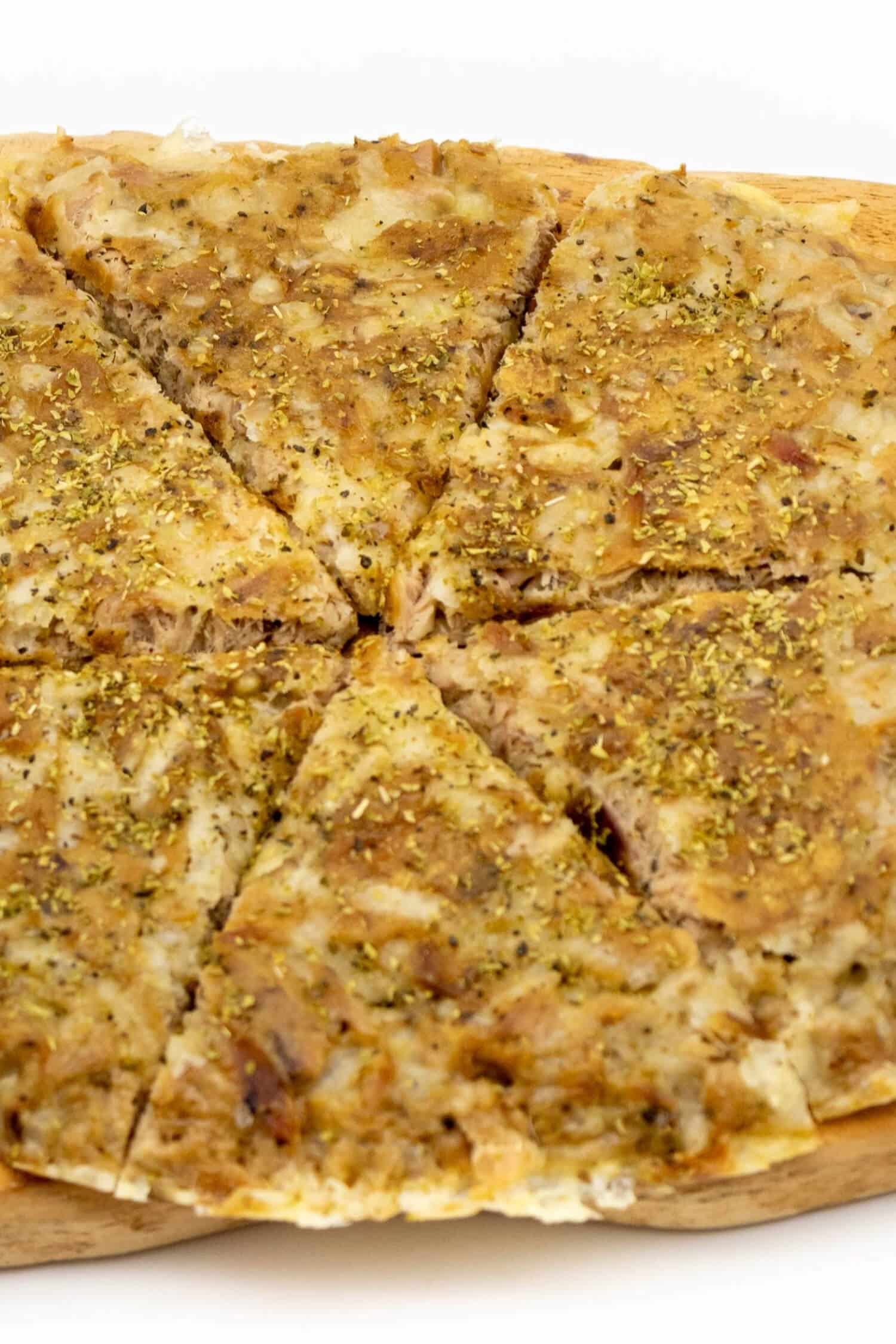 Pizza mit Thunfischboden Low Carb