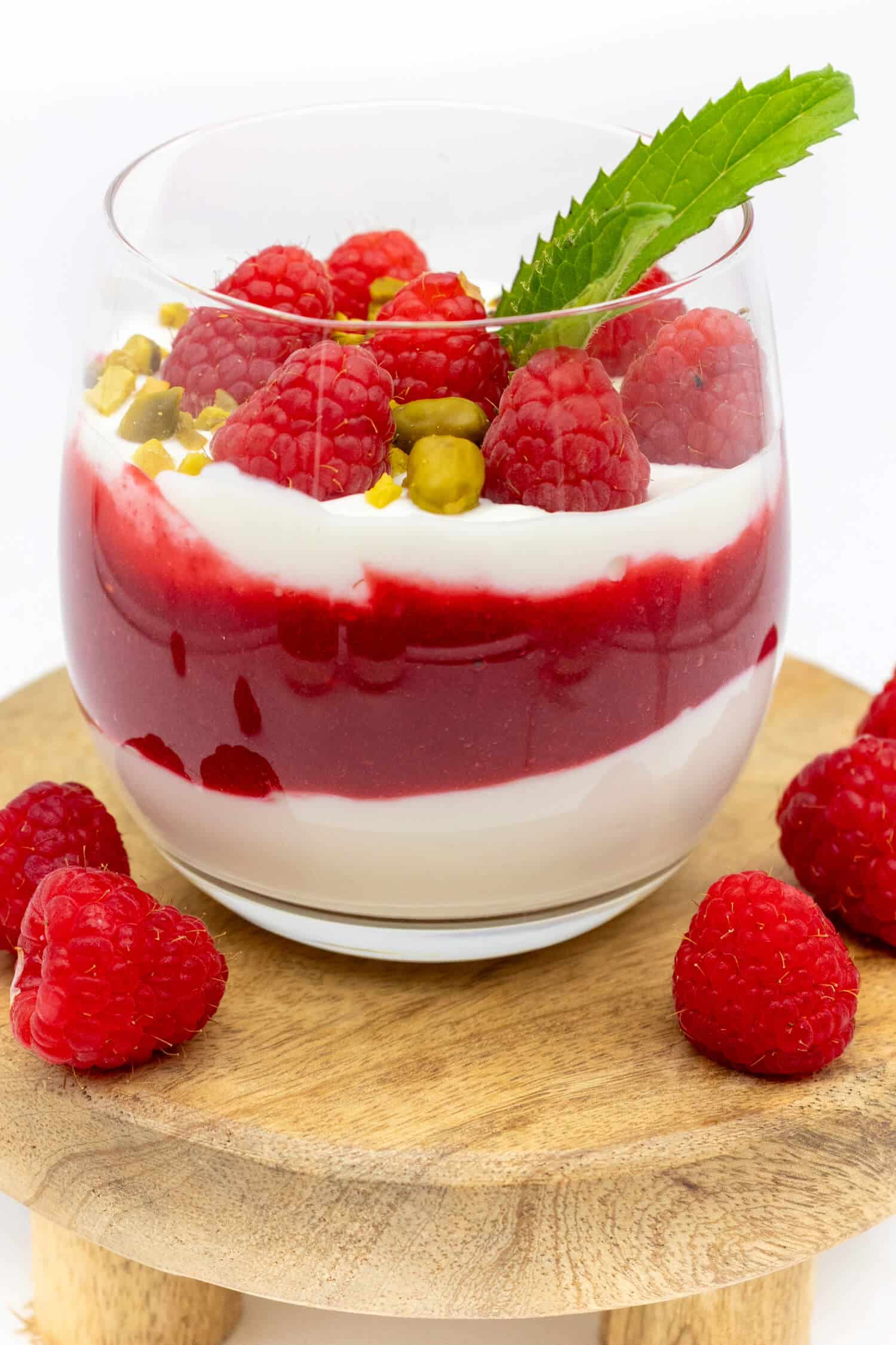 Kalorienarmes Himbeer Skyr Dessert Rezept im Glas