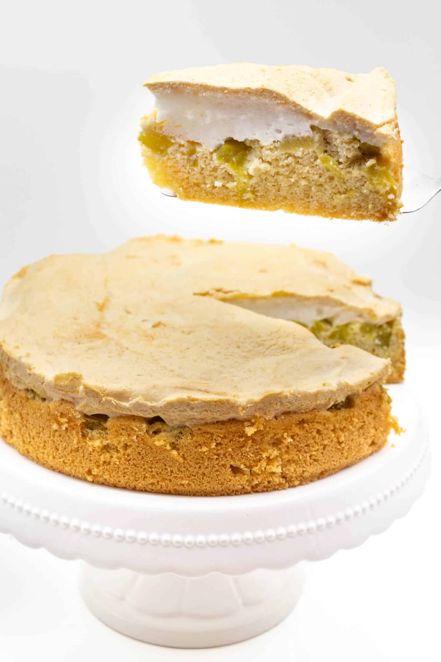 Rhabarberkuchen ohne Mehl mit Baiser Rezept