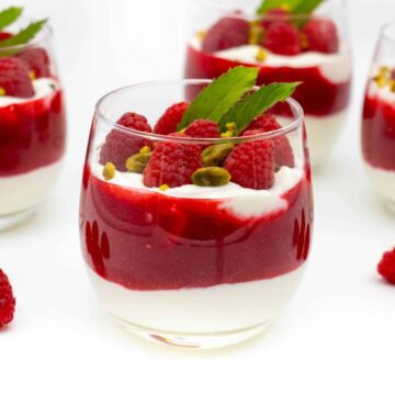 Skyr Dessert im Glas mit Himbeeren einfach und schnell