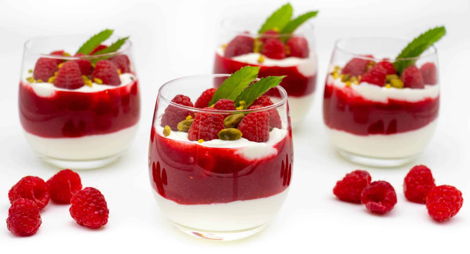 Skyr Dessert im Glas mit Himbeeren Rezept gesund