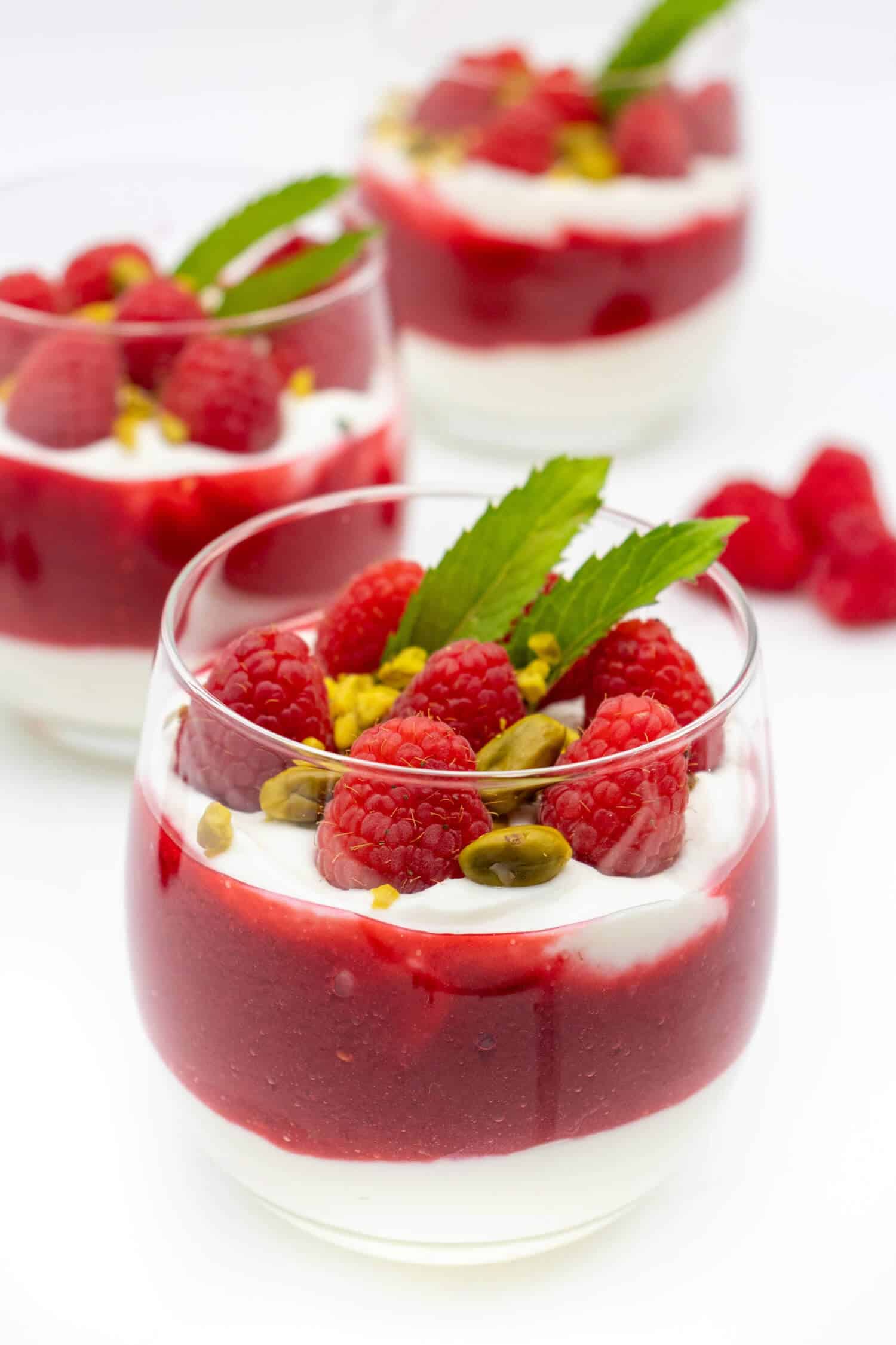 Skyr Himbeer Dessert im Glas ohne Zucker und kalorienarm