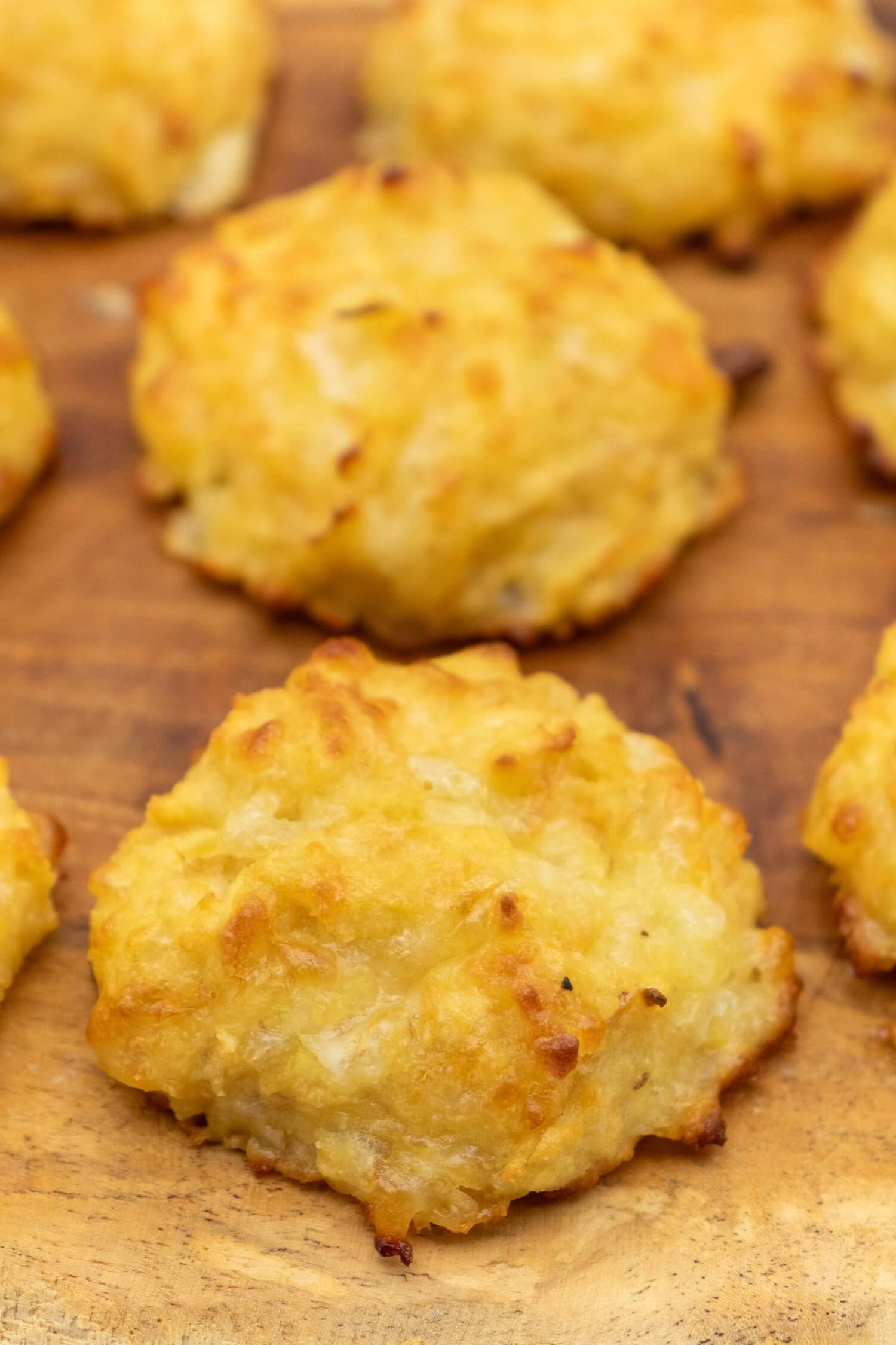 Apfelbällchen mit Mozzarella herzhaft und einfach