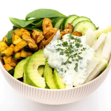 Low Carb Bowl mit Hähnchen und Gemüse Rezept
