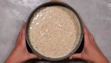 1-2-3 Kuchen ohne Zucker einfüllen von dem Teig in die Springform