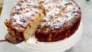 Apfel Quark Kuchen ohne Zucker backen und anschneiden