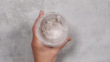 Apfelküchle ohne Zucker aus dem Backofen: Pulverisieren