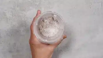 Apfelküchle ohne Zucker aus dem Backofen: Pulverisieren