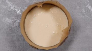 Baskischer Käsekuchen ohne Zucker: Umfüllen