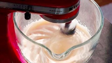 Biskuitboden ohne Zucker: Aufschlagen