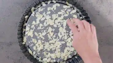 Biskuitboden ohne Zucker: Einfetten