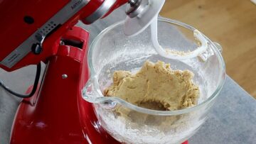 Brot ohne Kohlenhydrate: Kneten