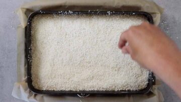 Buttermilchkuchen ohne Zucker: Verteilen