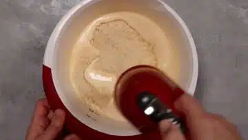 Eierlikörkuchen ohne Mehl und Zucker: Rühren