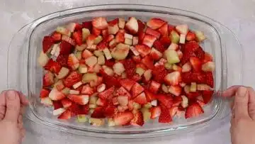 Erdbeer Rhabarber Crumble ohne Zucker: Umfüllen