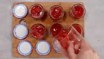 Erdbeermarmelade ohne Zucker: Umfüllen